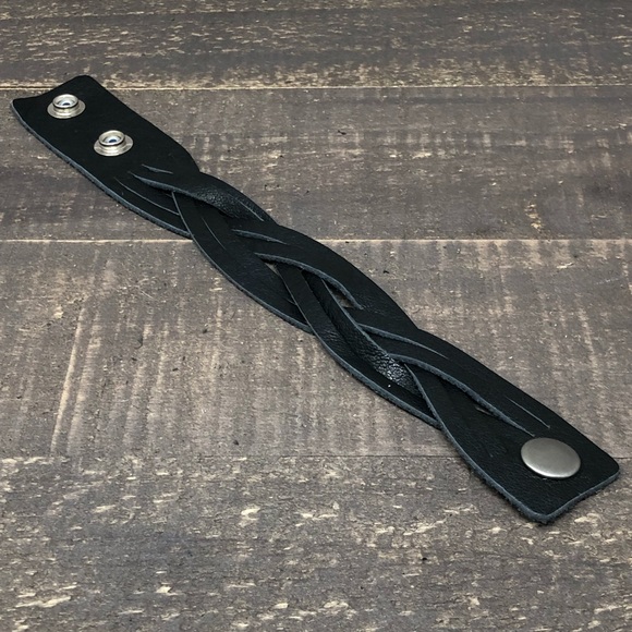 Boho Full-grain Black Leather Bracelet - Picture 7 of 8